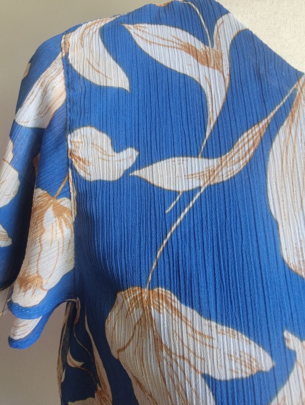 Ann Taylor Factory Blue Floral Short-Sleeve Blouse with Cream Bloom Print - Picture 2 of 9